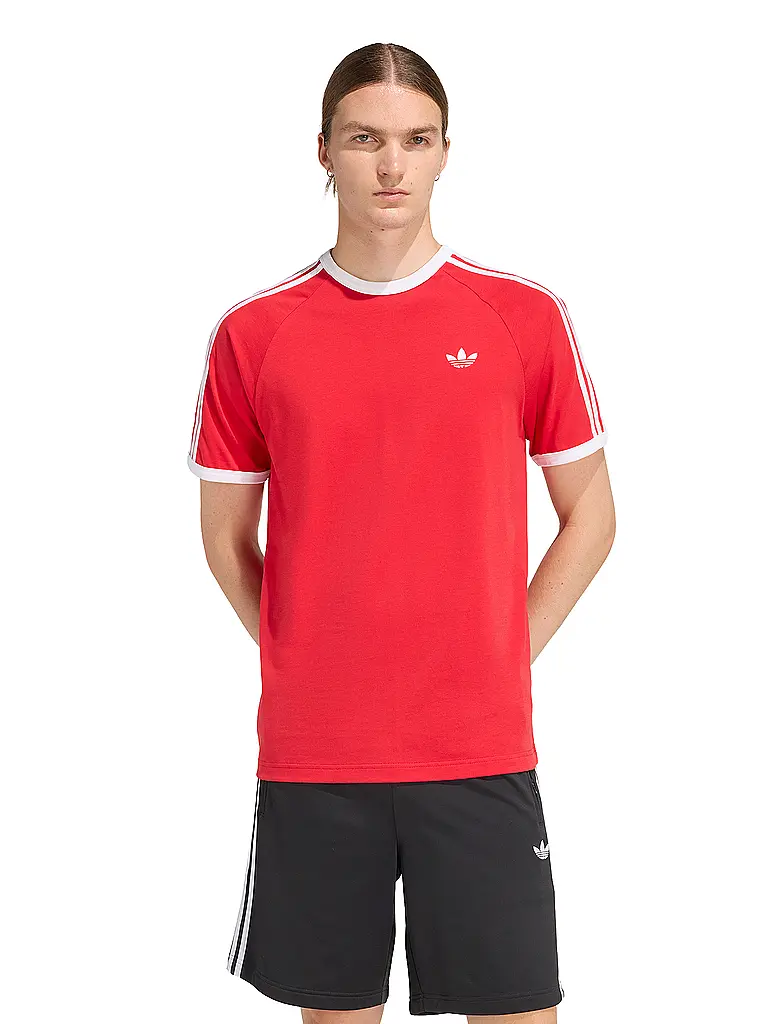ADIDAS ORIGINALS | T-Shirt
Marca: ADIDAS ORIGINALS
Colore: rosso
Categorie: Moda, Uomo

Lunghezza manica: Manica corta
Scollo: Girocollo
Materiale: Jersey, Cotone
Motivo: Tinta unita, A righe
Vestibilità (capispalla): Regular
Dettagli: Logo | Rosso