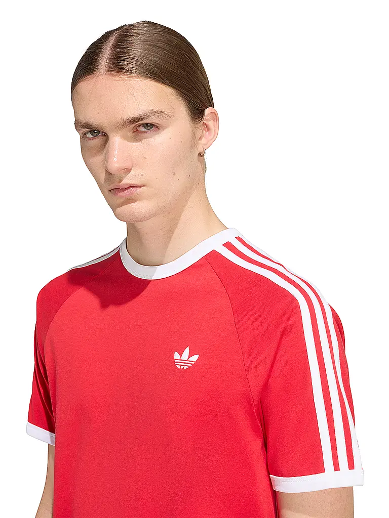 ADIDAS ORIGINALS | T-Shirt
Marca: ADIDAS ORIGINALS
Colore: rosso
Categorie: Moda, Uomo

Lunghezza manica: Manica corta
Scollo: Girocollo
Materiale: Jersey, Cotone
Motivo: Tinta unita, A righe
Vestibilità (capispalla): Regular
Dettagli: Logo | Rosso