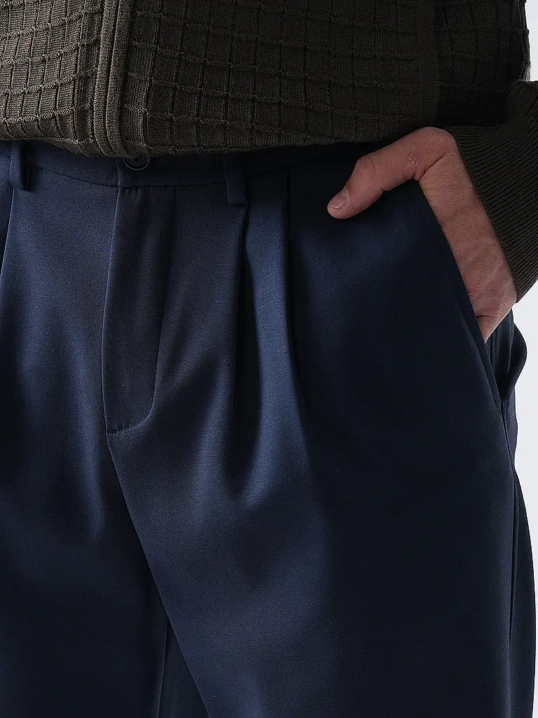 ALPHATAURI | Chino PAVO | 