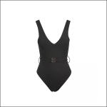 Ein schwarzer einteiliger Badeanzug mit tiefem V-Ausschnitt und einem Ziergürtel mit runder Schnalle in der Taille auf weißem Grund.