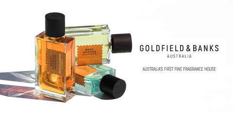 Raffigurati tre flaconi di profumo di Goldfield & Banks con tappi scuri e contenitori rettangolari in vetro riempiti con liquidi di diversi colori. Il testo recita "Goldfield & Banks Australia" con lo slogan "La prima casa di profumi australiana".