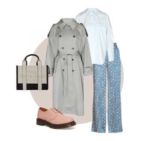 Un collage di un trench grigio, una camicia bianca, pantaloni a motivo blu, scarpe rosa e una borsa della spesa in bianco e nero su uno sfondo circolare beige semplice.