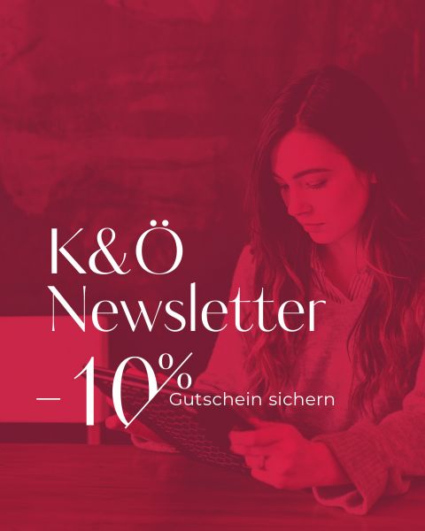 Una donna legge su un tablet. L'immagine è sovrapposta di rosso. Il testo recita "Newsletter K&Ö - Assicurati un buono sconto del 10%", il che indica un'offerta di sconto per gli abbonati alla newsletter.