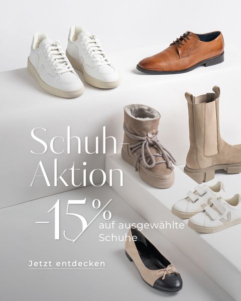 In mostra una collezione di sei scarpe: scarpe da ginnastica bianche, scarpe da sera marroni, stivaletti beige, stivali con fodera in pelliccia, scarpe da ginnastica bianche con velcro e ballerine nere. Testo: "Promozione scarpe -15% su scarpe selezionate. Scopri ora."