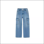 Hellblaue Cargohose aus Denim mit weitem Bein und zwei großen Seitentaschen auf weißem Hintergrund.