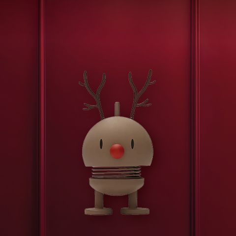 Su sfondo rosso è raffigurato un paio di guanti beige con finiture in pelliccia bianca. Sopra, in caratteri bianchi, si legge il testo "PICCOLI REGALI".