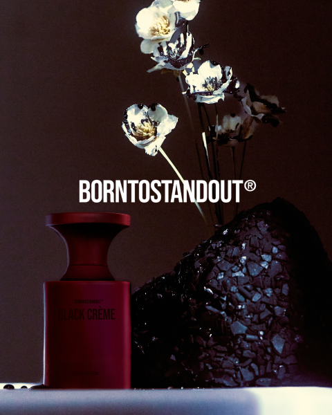 Una bottiglia bianca con la scritta "DIRTY MILK" è posizionata su una superficie riflettente con una calda sfumatura rossa. Sotto, in grassetto rosso, si legge "BORNTOSTANDOUT®".