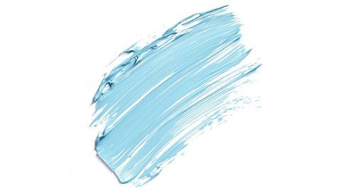 Una spessa pennellata di colore azzurro su uno sfondo bianco, con texture visibile e bordi irregolari, che suggerisce movimento e fluidità nell'applicazione.