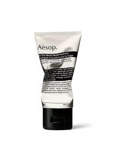 Un tubo di Aesop In Two Minds Facial Hydrator con un'etichetta bianca con testo nero e un tappo a scatto nero, in posizione verticale su uno sfondo bianco.
