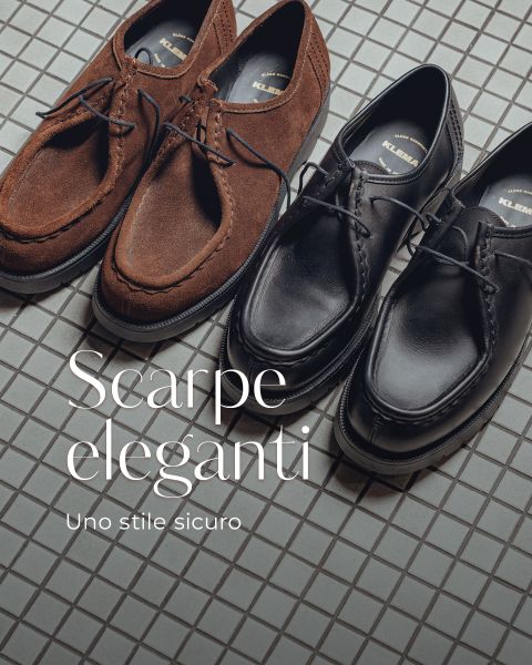 Due paia di scarpe da uomo, un paio in pelle scamosciata marrone e un paio in pelle nera, sono posizionate una accanto all'altra su un pavimento piastrellato. Il testo recita "Scarpe eleganti, Uno stile sicuro".