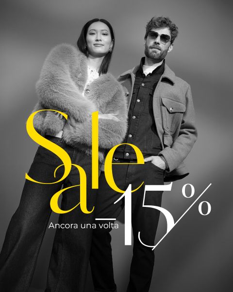 Una donna elegante con un cappotto di pelliccia e un uomo con occhiali da sole posano insieme; il testo recita "Sale 15%. Ancora una volta." in un carattere moderno.
