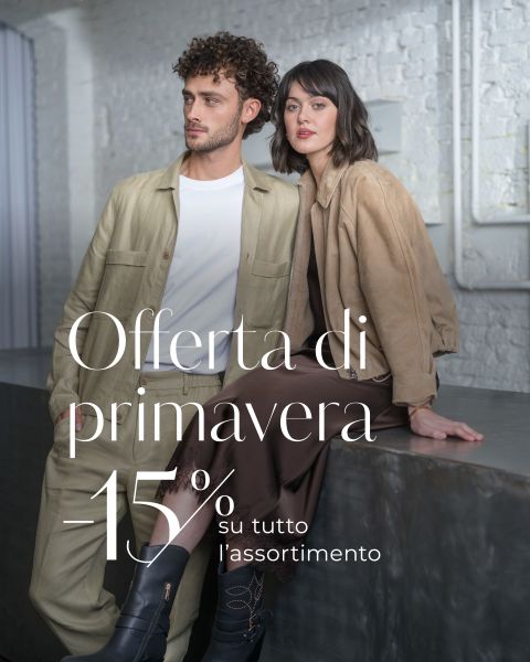 Due modelle in abiti neutri sono sedute su un tavolo. Il testo sopra l'immagine recita: "Oferta de primavera -15% en su compra.