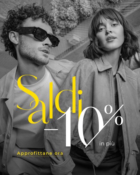 Un uomo e una donna vestiti con stile posano in abiti alla moda. Il testo giallo recita: "Offerta speciale - 10% in più. Approfittane ora."