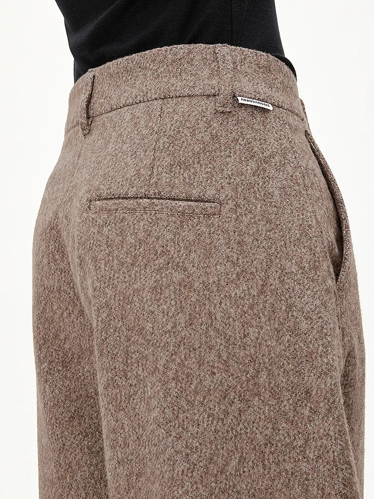 ARMEDANGELS | Businesshose NYXAA
Marke: ARMEDANGELS
Farbe: camel
Kategorien: Mode,Damen
Materiale: Baumwolle
Motivo: Tinta unita
Lunghezza (pantaloni/jeans): Lunghezza normale
Stile: Casual,Pure
Altezza vita: Vita media
Dettagli: Meliert,Tasche laterali,Wide Leg |