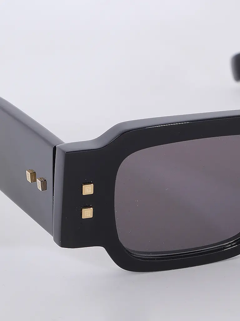 BALMAIN | Nome prodotto: Occhiali da sole OLIVIER III
Marca: BALMAIN
Colore: nero
Categorie: Moda,Donna,Uomo

Stile: Glamour | Nero