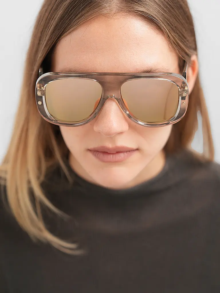 BALMAIN | Occhiali da sole PULSE
Marke: BALMAIN
Farbe: hellgrau
Kategorien: Mode,Damen,Herren

Material: Kunststoff
Stil: Glamour | Grigio chiaro