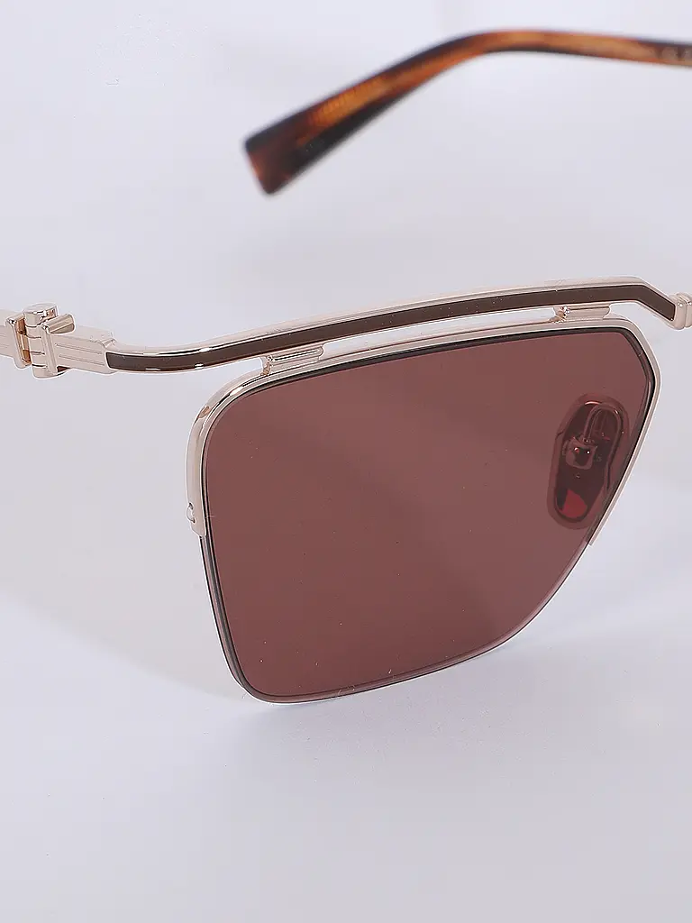 BALMAIN | Occhiali da sole TRIOMPHE II
Marchio: BALMAIN
Colore: oro
Categorie: Moda, Donna, Uomo

Stile: Glamour | Oro