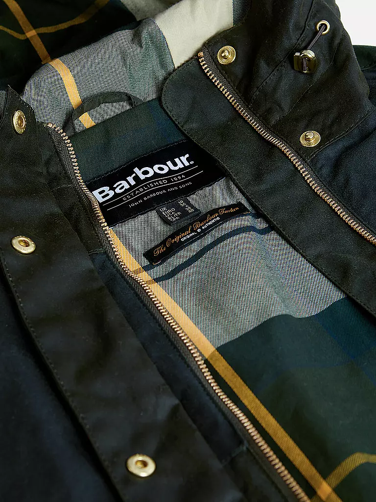 BARBOUR | Parka KEELEY WAX
Marke: BARBOUR
Farbe: olive
Kategorien: Moda,Donna
Ärmellänge: Manica lunga
Material: Cotone
Kragenform: Collo Kent,Cappuccio
Musterung: Tinta unita
Passform (Oberbekleidung): Regular
Stil: Casual
Details: Taglio raglan,Tasche a filett |