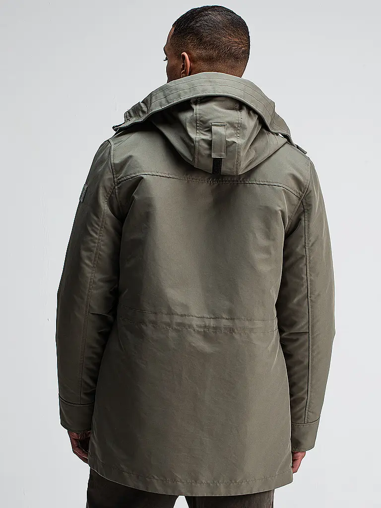 BUTCHER OF BLUE | Parka GALENA
Marke: BUTCHER OF BLUE
Colore: grigio
Categorie: Moda, Uomo
Materiale: Poliestere / Poliammide
Forma del colletto: Cappuccio
Motivo: Tinta unita
Vestibilità (capispalla): Regular
Dettagli: Tasche laterali, Coulisse, 3 in 1, Idrorepellente |