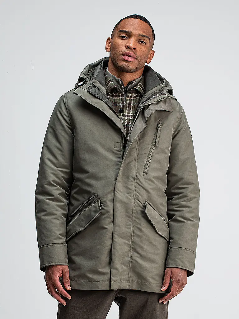 BUTCHER OF BLUE | Parka GALENA
Marke: BUTCHER OF BLUE
Colore: grigio
Categorie: Moda, Uomo
Materiale: Poliestere / Poliammide
Forma del colletto: Cappuccio
Motivo: Tinta unita
Vestibilità (capispalla): Regular
Dettagli: Tasche laterali, Coulisse, 3 in 1, Idrorepellente |