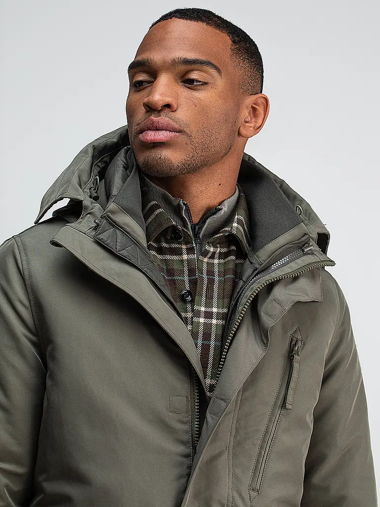 BUTCHER OF BLUE | Parka GALENA
Marke: BUTCHER OF BLUE
Colore: grigio
Categorie: Moda, Uomo
Materiale: Poliestere / Poliammide
Forma del colletto: Cappuccio
Motivo: Tinta unita
Vestibilità (capispalla): Regular
Dettagli: Tasche laterali, Coulisse, 3 in 1, Idrorepellente |