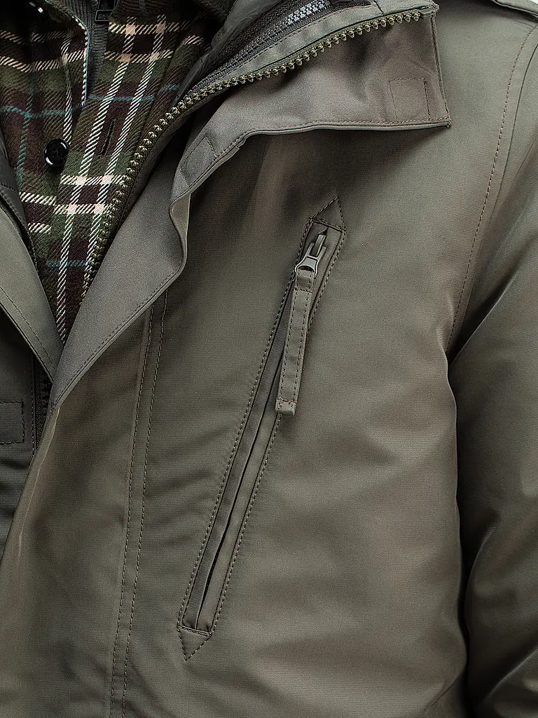 BUTCHER OF BLUE | Parka GALENA
Marke: BUTCHER OF BLUE
Colore: grigio
Categorie: Moda, Uomo
Materiale: Poliestere / Poliammide
Forma del colletto: Cappuccio
Motivo: Tinta unita
Vestibilità (capispalla): Regular
Dettagli: Tasche laterali, Coulisse, 3 in 1, Idrorepellente |