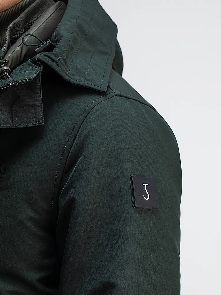 BUTCHER OF BLUE | Parka GALENA
Marke: BUTCHER OF BLUE
Farbe: dunkelgrün
Kategorien: Mode, Herren
Material: Polyester / Polyamid
Kragenform: Kapuze
Musterung: Unifarben
Passform (Oberbekleidung): Regular
Details: Eingrifftaschen, Tunnelzug, 3-in-1, Wasserabweisend |