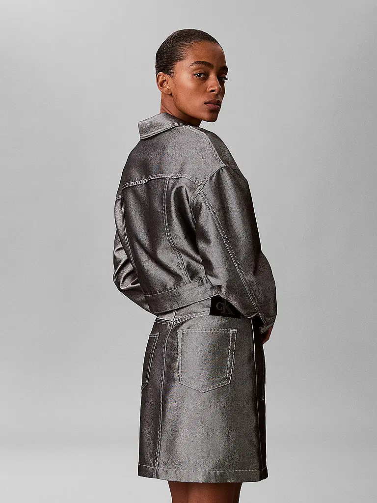 CALVIN KLEIN JEANS | Jeansrock
Marke: CALVIN KLEIN JEANS
Farbe: grigio
Categorie: Moda,Donna
Materiale: Denim,Cotone,Poliestere / Poliammide
Motivo: Metallico
Stile: Young Fashion
Altezza della vita: A vita media
Dettagli: Tasche laterali |