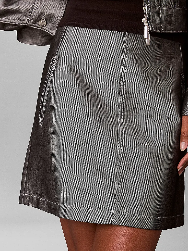 CALVIN KLEIN JEANS | Jeansrock
Marke: CALVIN KLEIN JEANS
Farbe: grigio
Categorie: Moda,Donna
Materiale: Denim,Cotone,Poliestere / Poliammide
Motivo: Metallico
Stile: Young Fashion
Altezza della vita: A vita media
Dettagli: Tasche laterali |