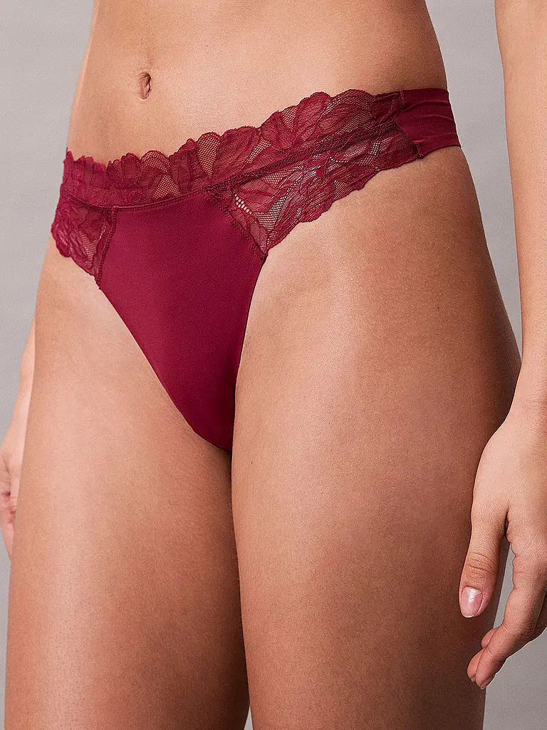 CALVIN KLEIN | String rosso | 