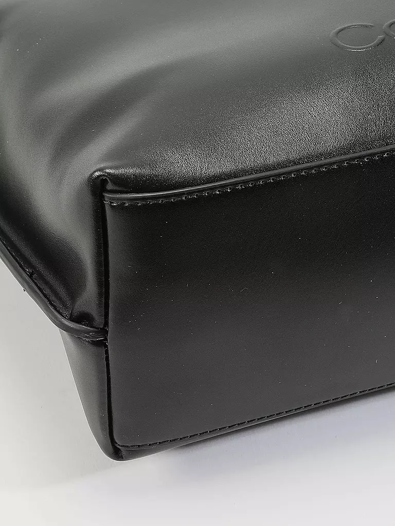CALVIN KLEIN | Tasche - Hobe EMBOSSED Medium  | Nero