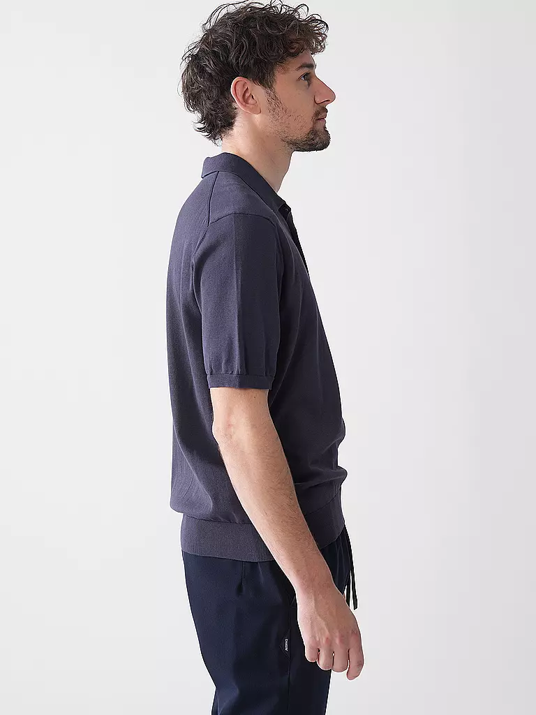 CLOSED | Polo

Prodotto: Poloshirt
Marca: CLOSED
Colore: blu scuro
Categorie: Moda, Uomo

Lunghezza manica: Manica corta
Materiale: Maglia fine, Cotone
Forma colletto: Colletto polo
Motivo: Tinta unita
Vestibilità (capispalla): Regular
Stile: Pure, Trend | Blu scuro