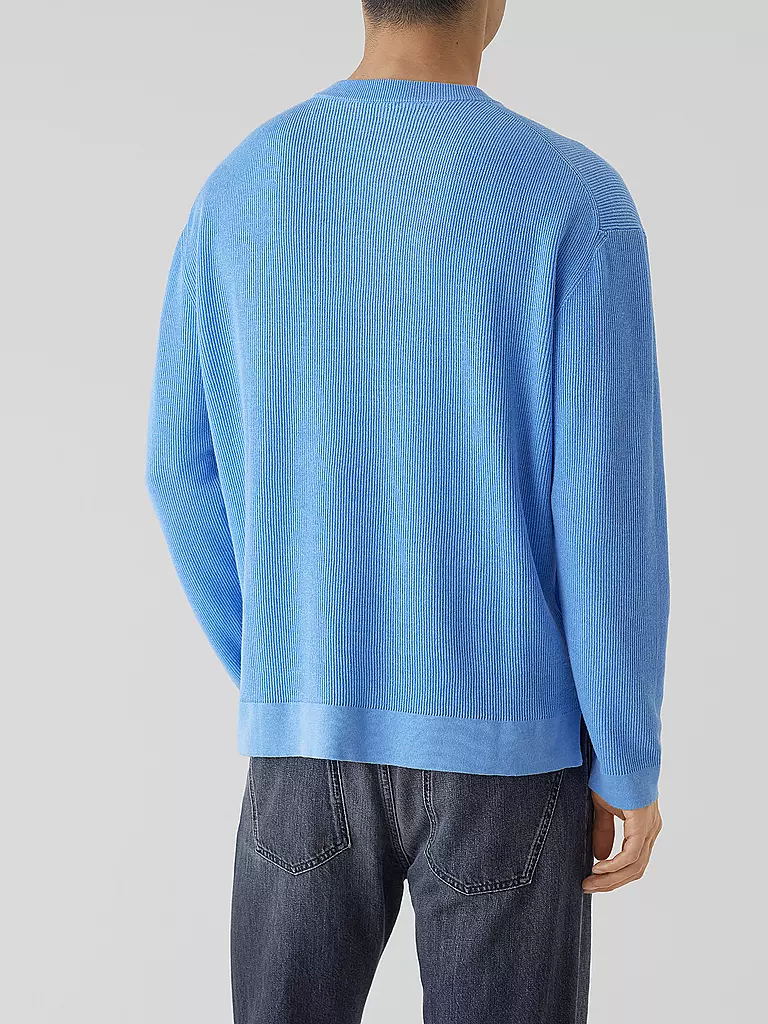 CLOSED | Pullover | 