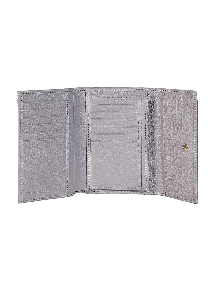 COCCINELLE | Nome prodotto: Portafoglio METALLIC SOFT
Marca: COCCINELLE
Colore: lilla
Categorie: Moda,Donna

Materiale: Pelle
Motivo: Tinta unita
Dettagli: Logo | Lilla