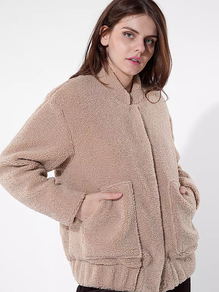 COMMA IDENTITY | Jacke in Felloptik | Beige