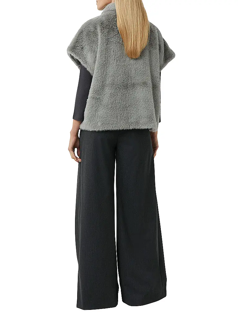 COMMA | Gilet in pelliccia sintetica
Marca: COMMA
Colore: grigio
Categorie: Moda,Donna

Lunghezza manica: Senza maniche
Materiale: Pelliccia sintetica,Poliestere / Poliammide,Viscosa
Forma colletto: Collo alto
Motivo: Tinta unita
Vestibilità (capispalla): Regula | 