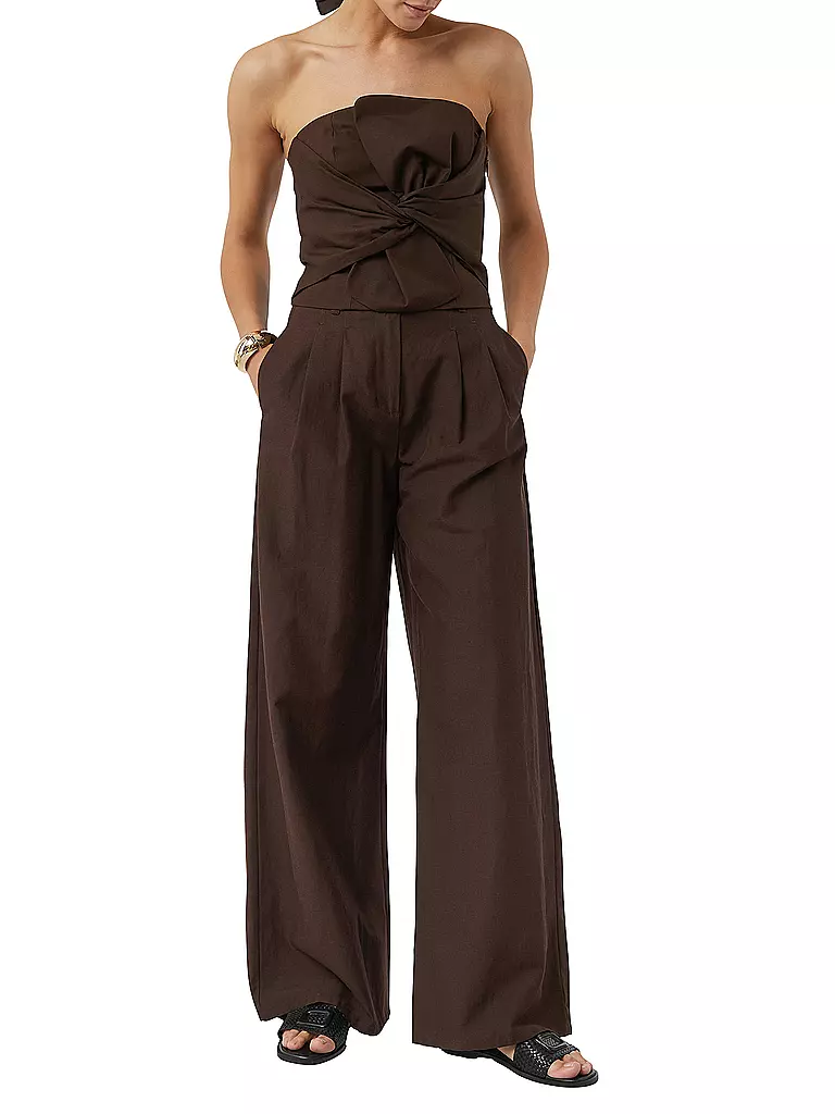 COMMA | Top | Marrone