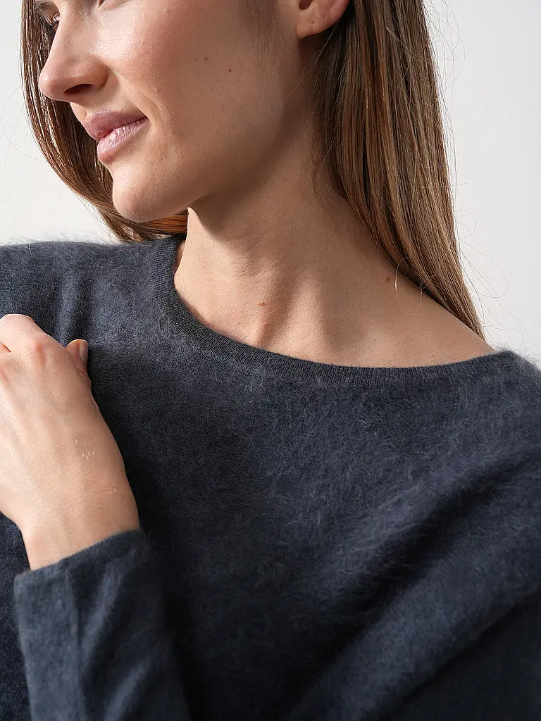 DAVIDA | Nome prodotto: Maglione in cashmere
Marca: DAVIDA
Colore: grigio
Categorie: Moda,Donna
Tag: Cashmere

Lunghezza manica: Manica lunga
Scollo: Girocollo
Materiale: Cashmere,Maglia
Motivo: Tinta unita
Vestibilità (capispalla): Ampia
Stile: Pure | 