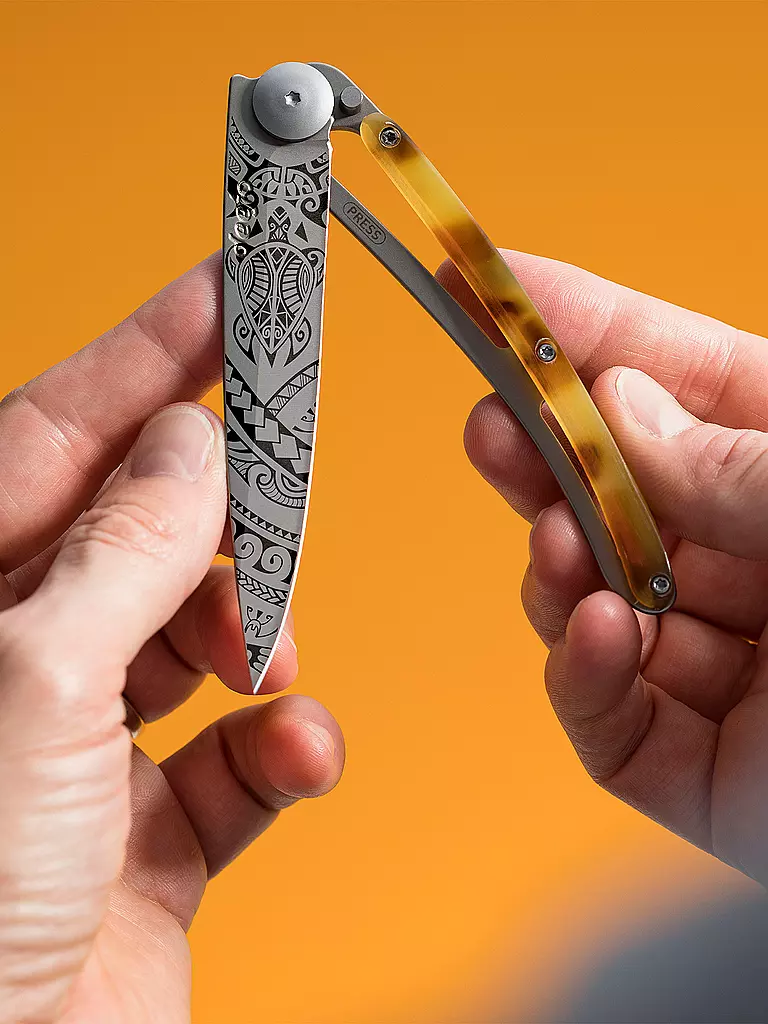 DEEJO | Coltello tascabile effetto tartaruga lucido POLINESIANO 37G | Argento