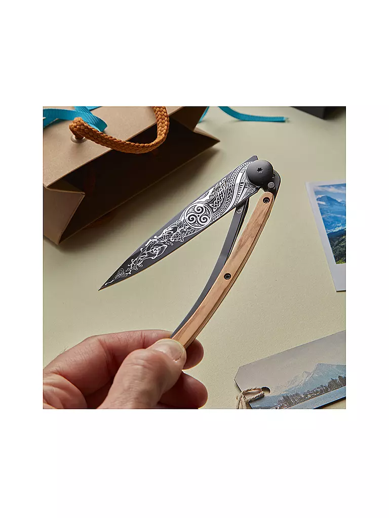 DEEJO | Coltello tascabile ginepro nero CELTICO 37G | Nero