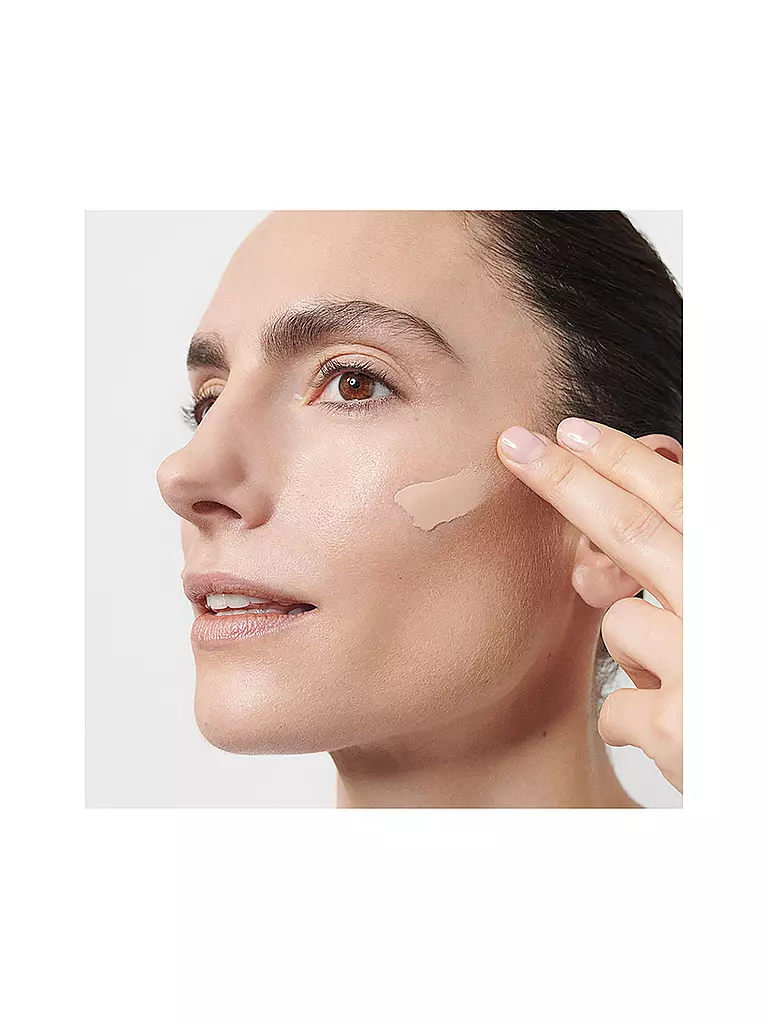 DR. HAUSCHKA | Fondotinta (03 Chestnut) |
