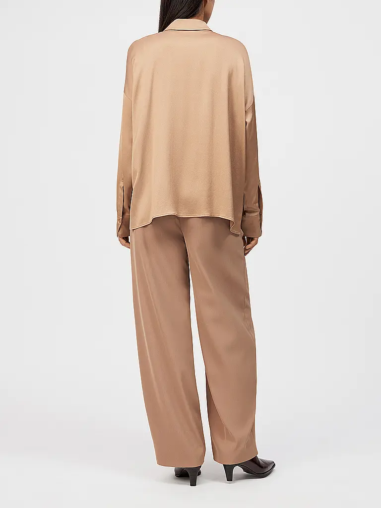 DRYKORN | Nome prodotto: Blusa CLOELIA
Marca: DRYKORN
Colore: camel
Categorie: Moda,Donna

Lunghezza manica: Manica lunga
Materiale: Fibra sintetica,Stretch,Satin
Tipo di colletto: Colletto a camicia
Motivo: Tinta unita
Vestibilità (capispalla): Ampia
Stile: Pure, | 