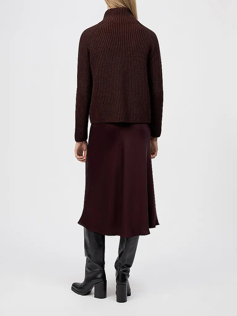 DRYKORN | Pullover ARWEN
Marke: DRYKORN
Farbe: dunkelrot
Kategorien: Moda,Donna
Ärmellänge: Langarm
Material: Poliestere / Poliammide,Lana,Maglia
Kragenform: Collo alto
Musterung: Tinta unita
Passform (Oberbekleidung): Regular
Stil: Pure,Trend
Details: Taglio ra |