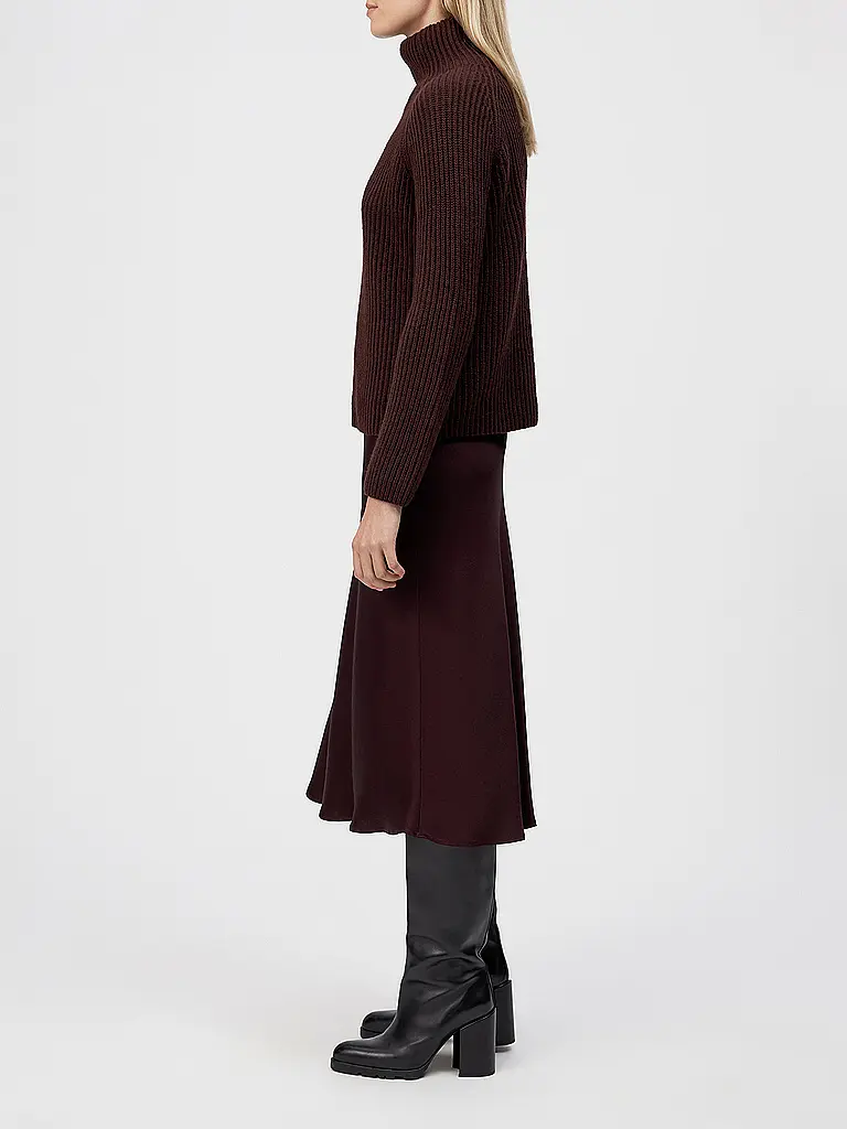 DRYKORN | Pullover ARWEN
Marke: DRYKORN
Farbe: dunkelrot
Kategorien: Moda,Donna
Ärmellänge: Langarm
Material: Poliestere / Poliammide,Lana,Maglia
Kragenform: Collo alto
Musterung: Tinta unita
Passform (Oberbekleidung): Regular
Stil: Pure,Trend
Details: Taglio ra |