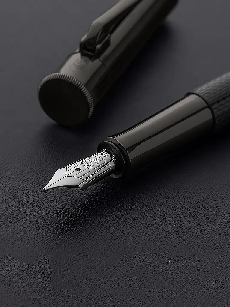 FABER-CASTELL | Penna stilografica Guilloche Black Edition, M | Nero