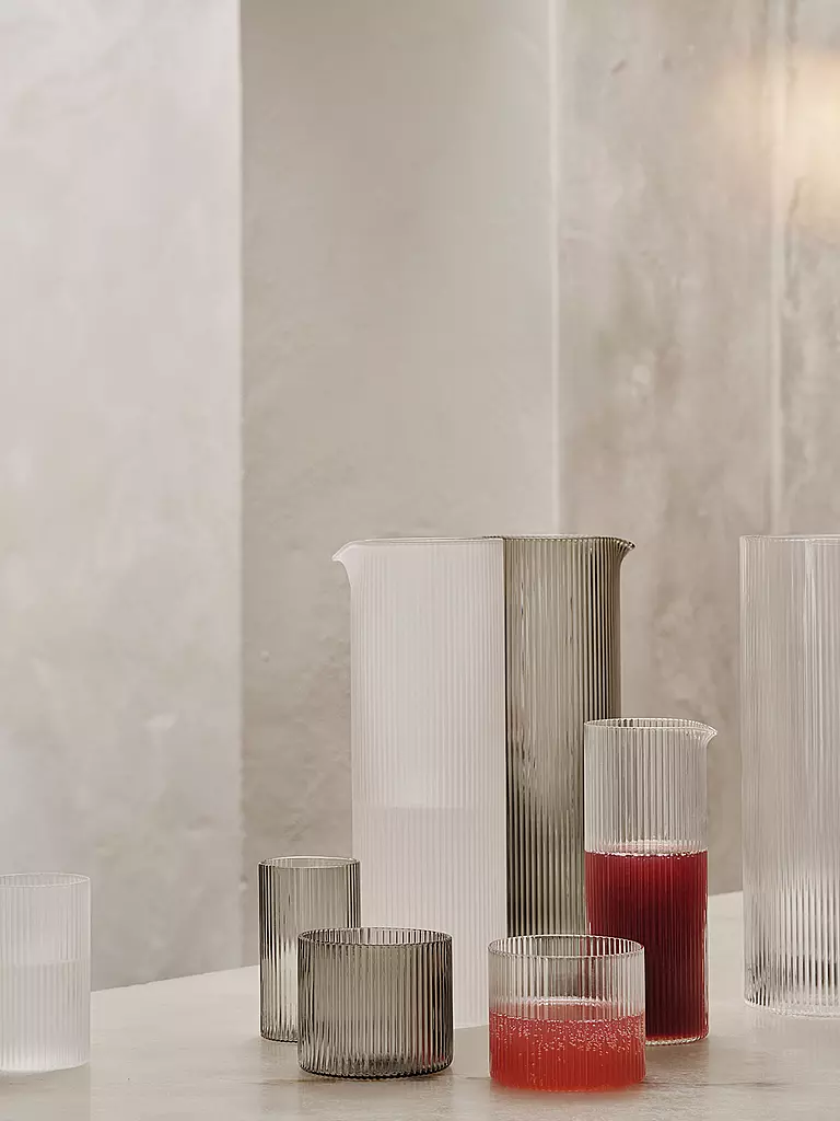 FERM LIVING | Set di 4 bicchieri RIPPLE grigio fumé | 