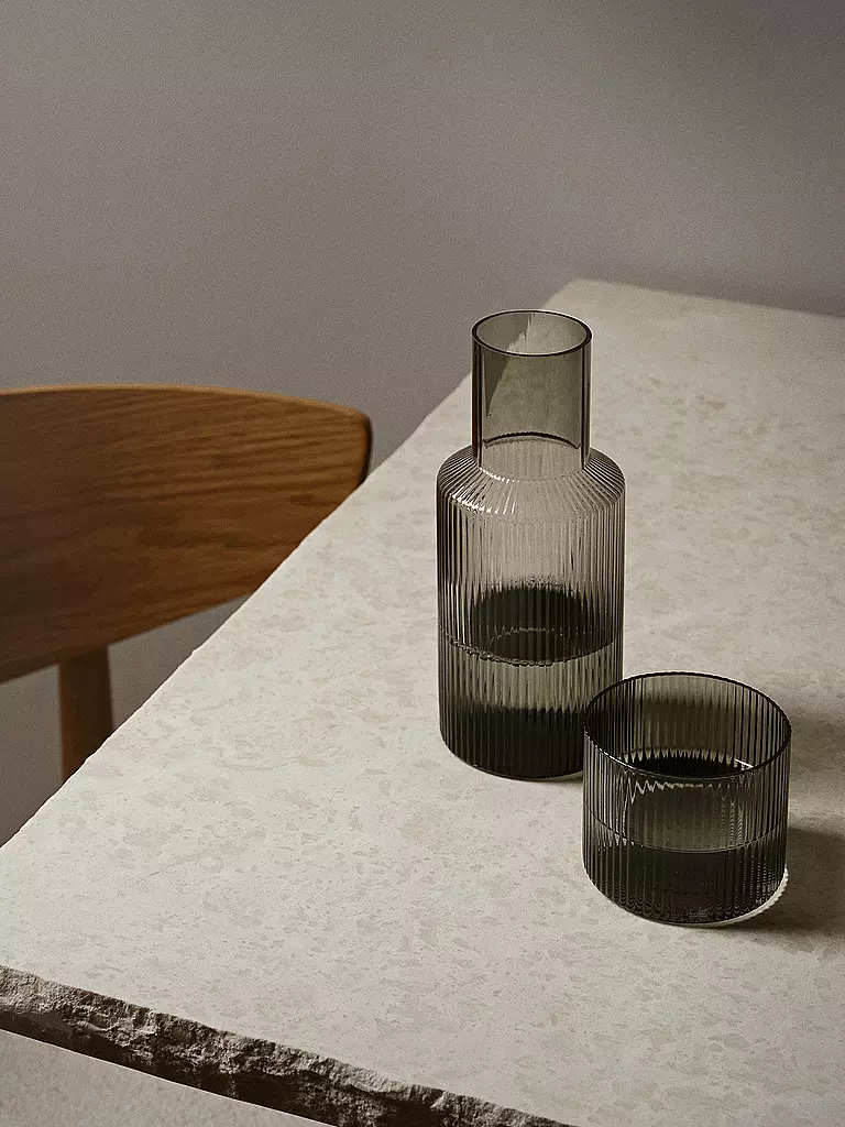 FERM LIVING | Set di caraffe Ripple Small grigio fumé | Grigio