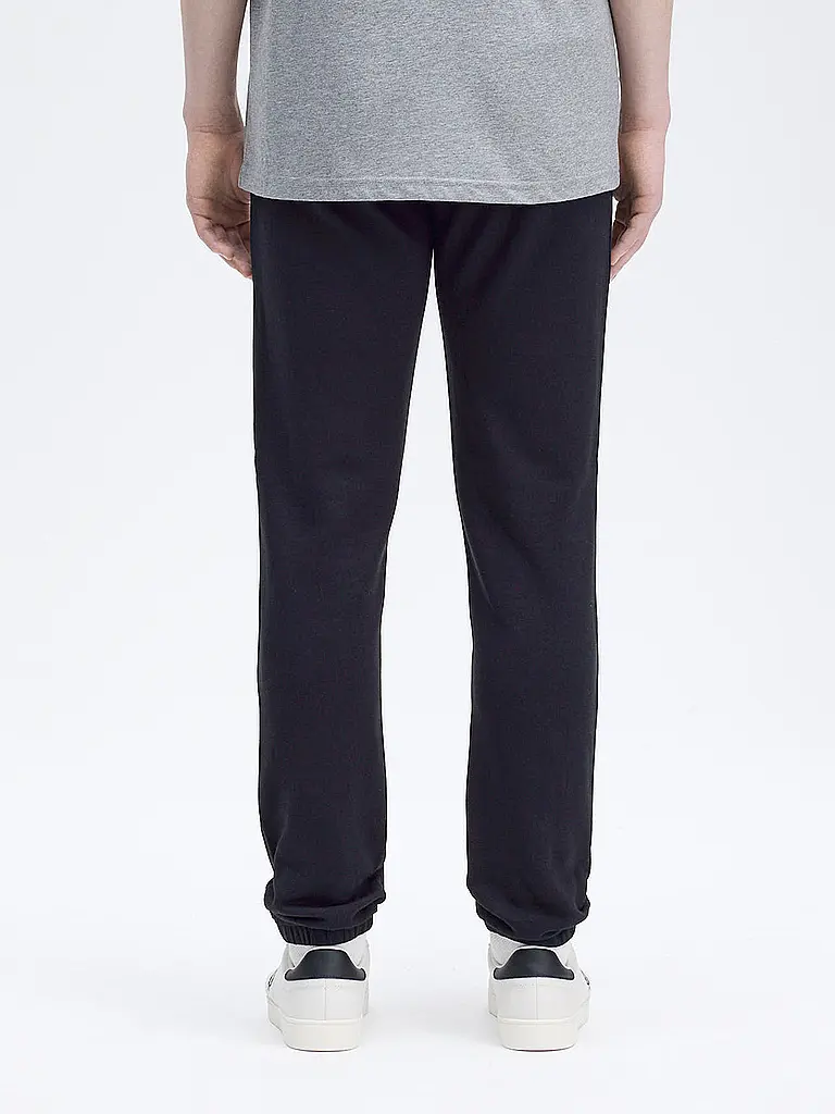 FRED PERRY | Jogginghose
Marca: FRED PERRY
Colore: blu
Categorie: Moda, Uomo
Materiale: Felpa, Cotone
Motivo: Tinta unita
Lunghezza (pantaloni/jeans): Lunghezza normale
Stile: Trend
Altezza vita: Vita media
Dettagli: Tasche laterali, Logo, Coulisse |