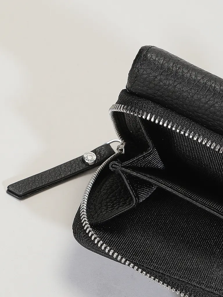 GIANNI CHIARINI | Nome prodotto: Portafoglio
Marca: GIANNI CHIARINI
Colore: nero
Categorie: Moda, Donna

Materiale: Pelle
Motivo: Tinta unita
Dettagli: Logo | Nero