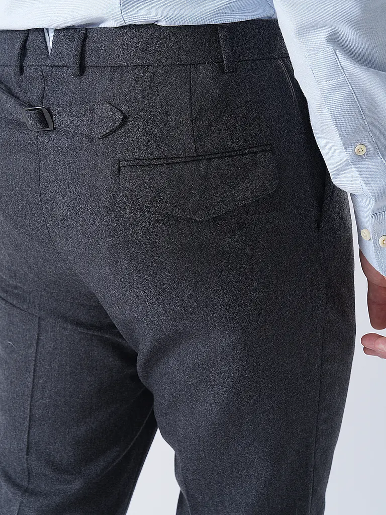 GOTTSEIDANK | Trachtenhose VEITH
Marca: GOTTSEIDANK
Colore: grigio
Categorie: Moda, Uomo

Materiale: Lana vergine, Stretch
Motivo: Tinta unita
Lunghezza (Pantaloni/Jeans): Lunghezza normale
Altezza vita: Vita media | Grigio